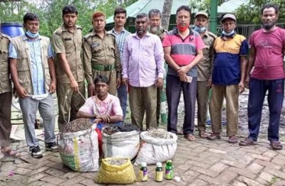 সুন্দরবনে হরিণ শিকারের ফাঁদ ও কীটনাশকসহ শিকারী আটক